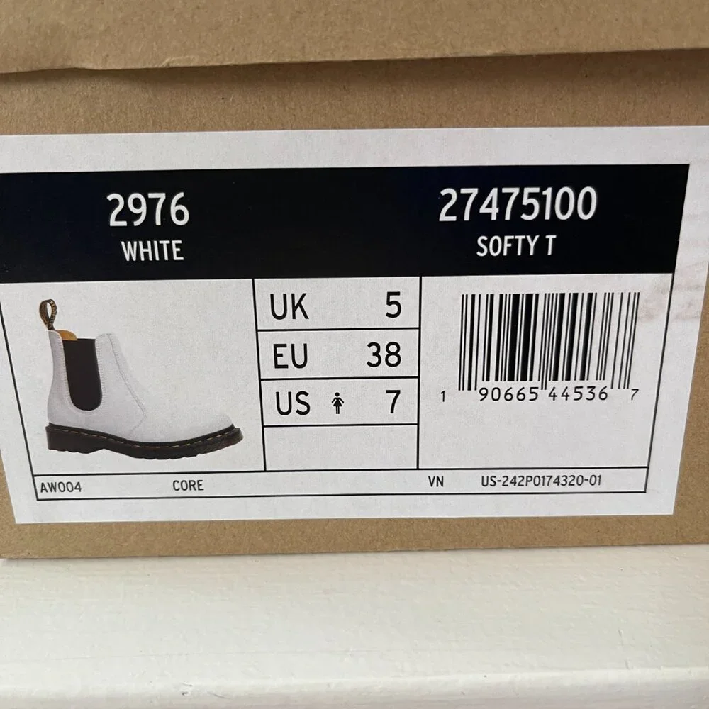 NIB Dr. Martens 2976 Softy T White Pull On Leather Chelsea Boots Women’s Size 7